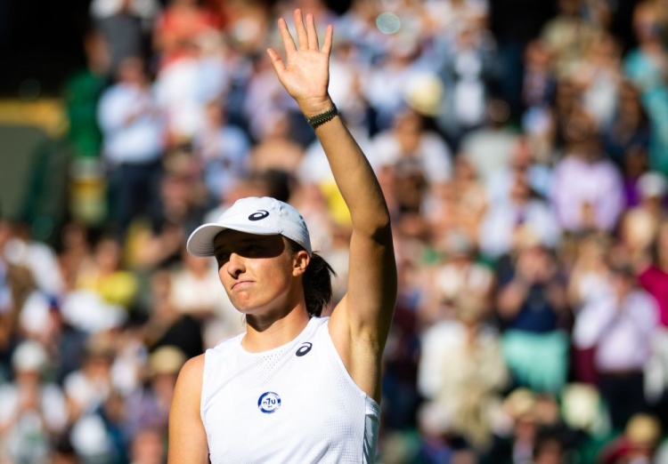 赛中显得更 赛中显得更